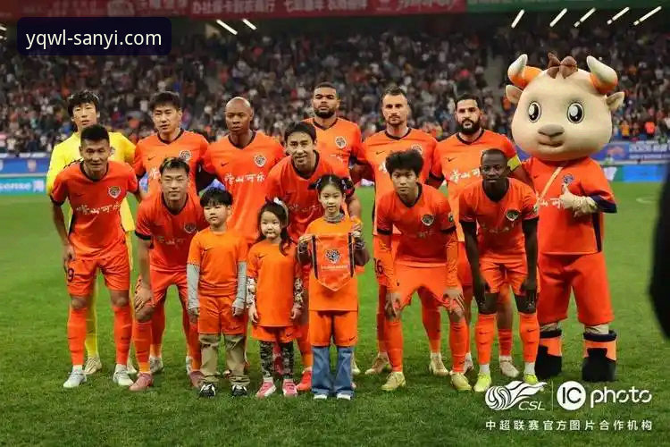 三亿官网最新版 青岛海牛3-1击败上海海港最新动态:三亿体育平台见证13年首胜,中超格局迎来变局